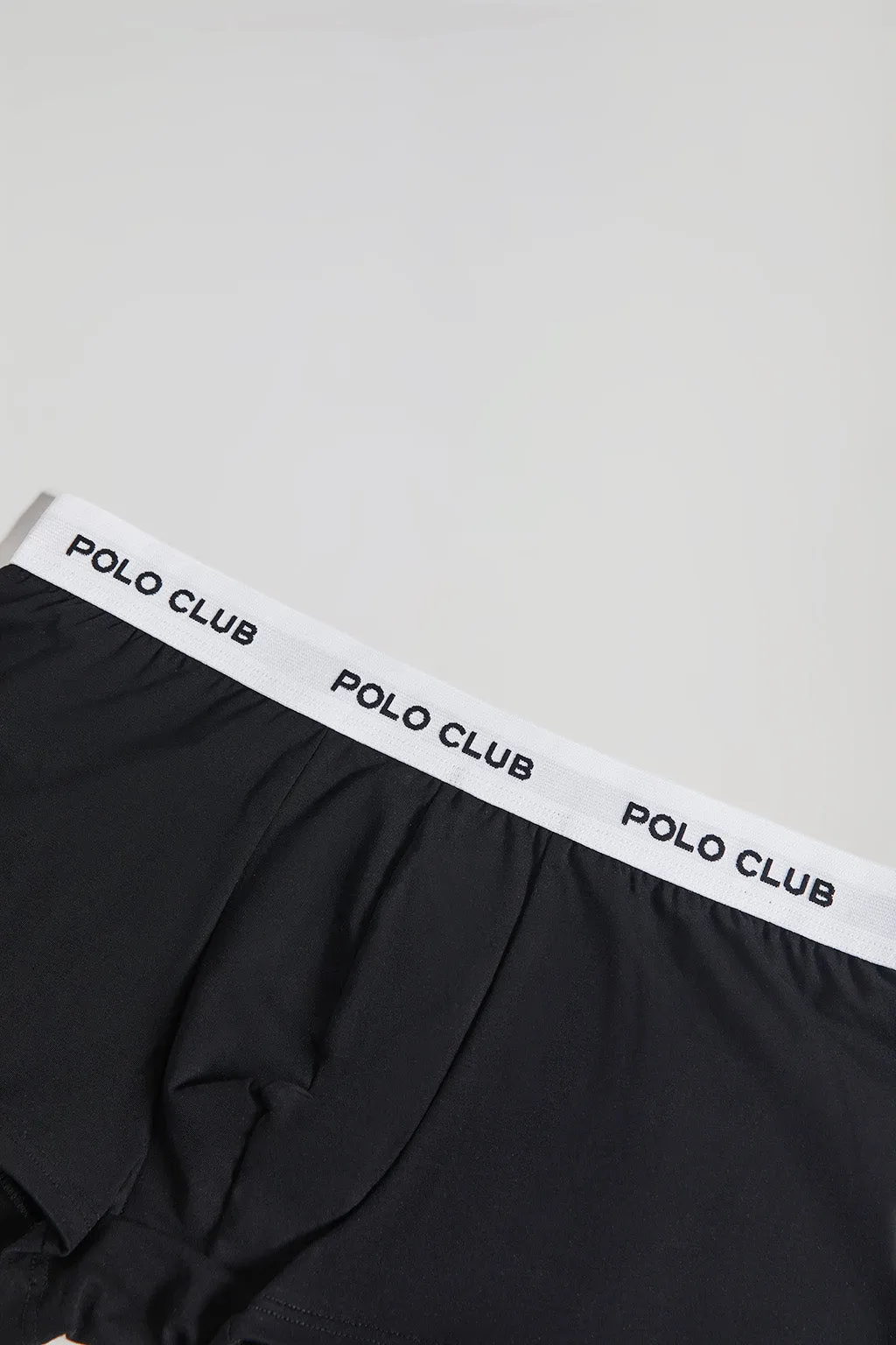 Boxer negro y blanco con logotipo Polo Club