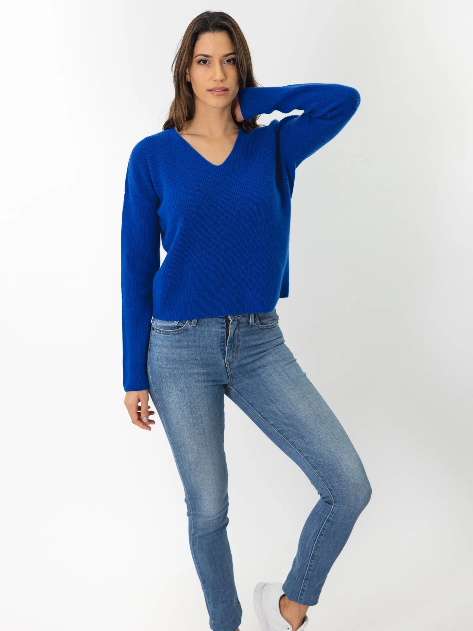 CANGGU V NECK SWEATER