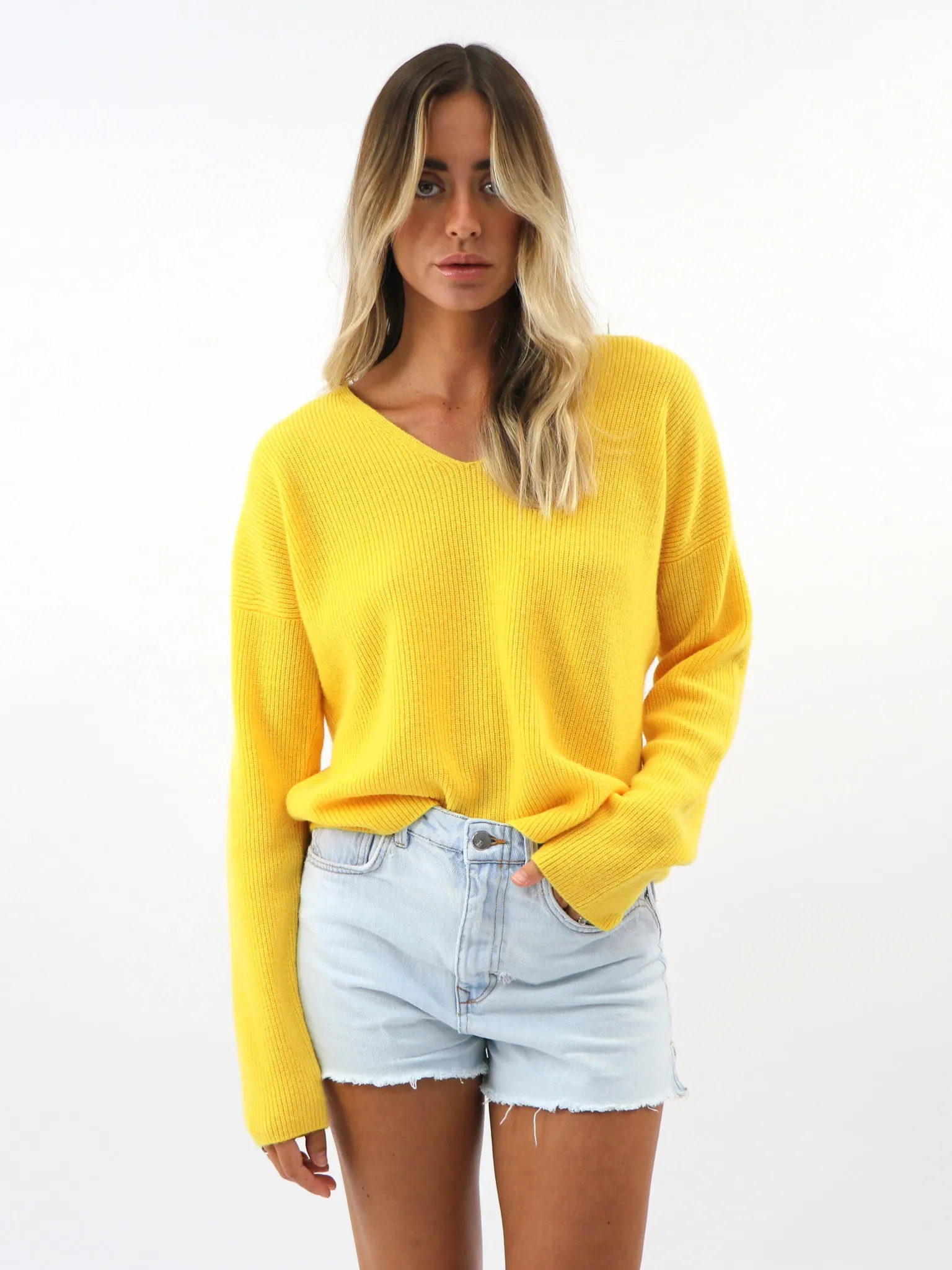 CANGGU V NECK SWEATER